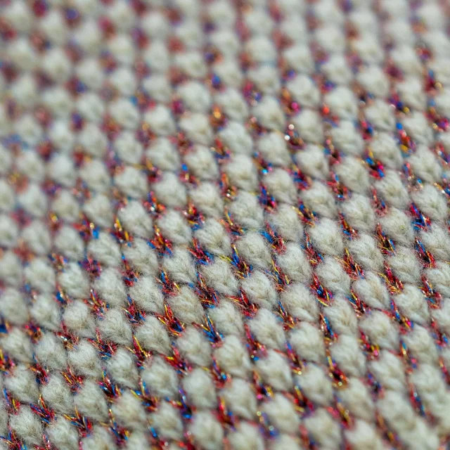 最近、良くピックされる人気編地のご紹介✉️
5GG
MANNA KALEIDO 3P+Nm2/24 Extra Fine Lamb

#kyototex #kyototexyarn #metallicyarn #metallicthread #metallic #glitter #shiny #japanyarn #金銀糸 #ラメ糸 #ラメニット#knittingyarn #knittingyarns #knittingthread #pittifilati #編地 #ニット #糸 #knitswatch #knitswathes #knitswatchdesign #knittingpatterns
#lamèyarns #styleinspo #lookgoodfeelgood #filati #filatikyototex #lamé